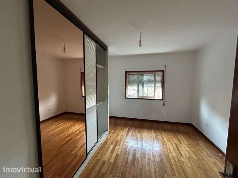Apartamento T2 semi mobilado para arrendamento em Lamaçaes- Braga - Grande imagem: 4/10