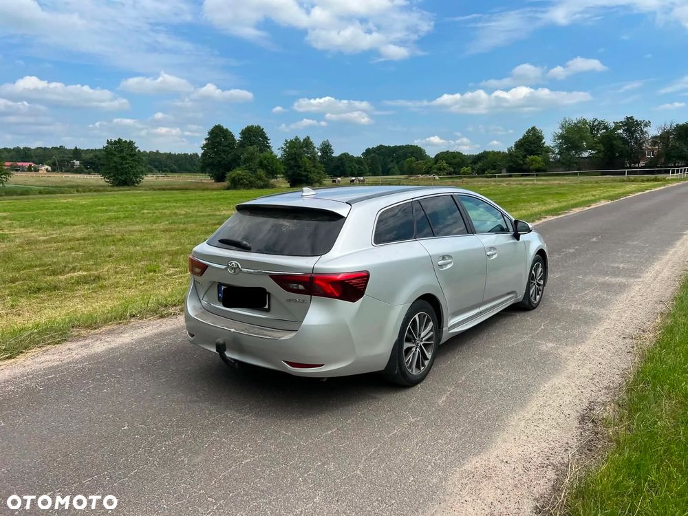Toyota Avensis 2.0 D-4D Premium - 9