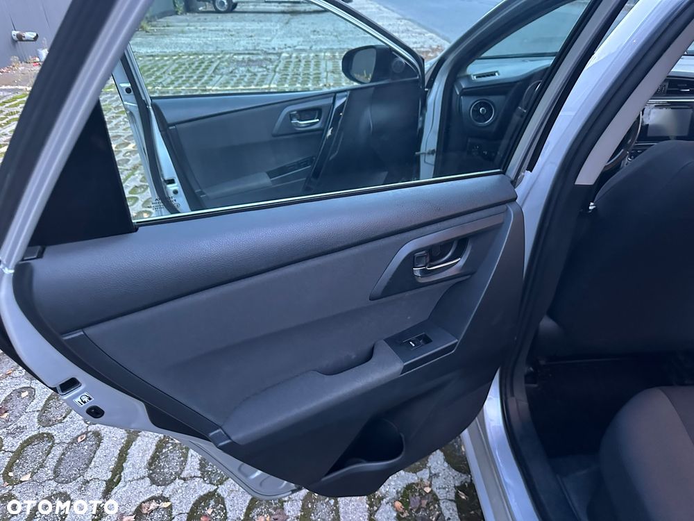 Toyota Auris 2016 photo 5