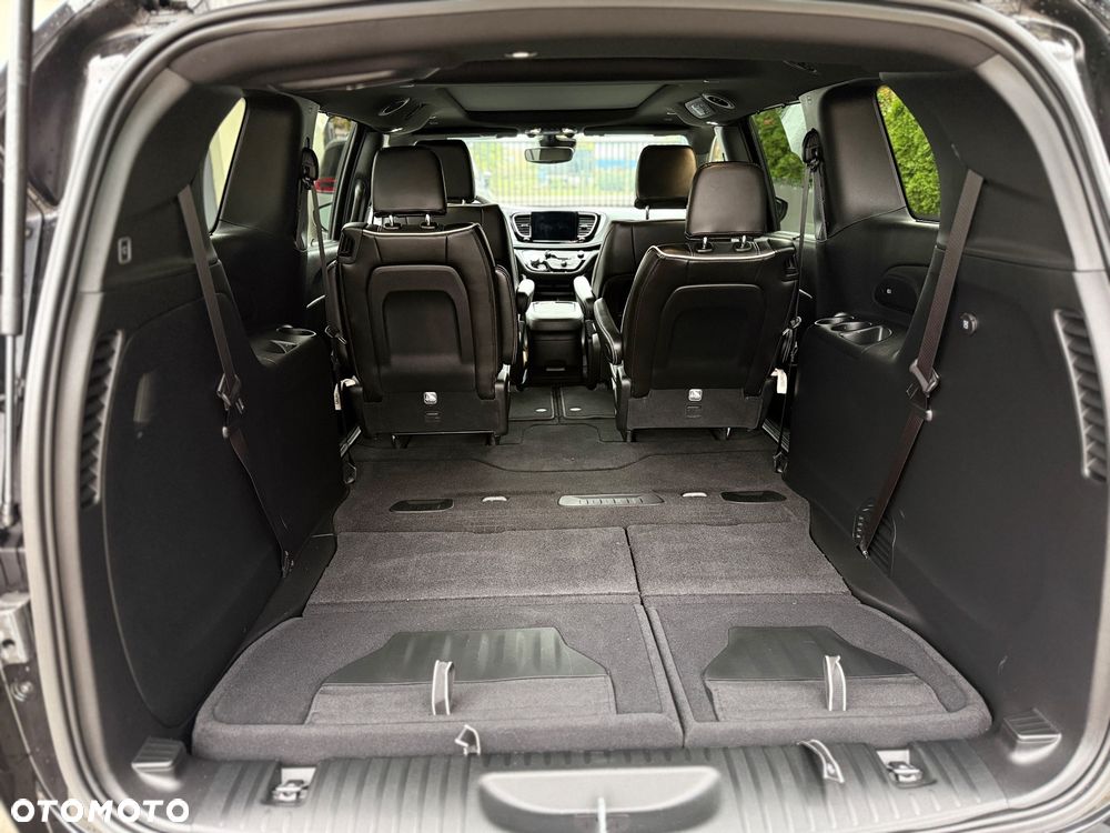 Chrysler Pacifica - 32