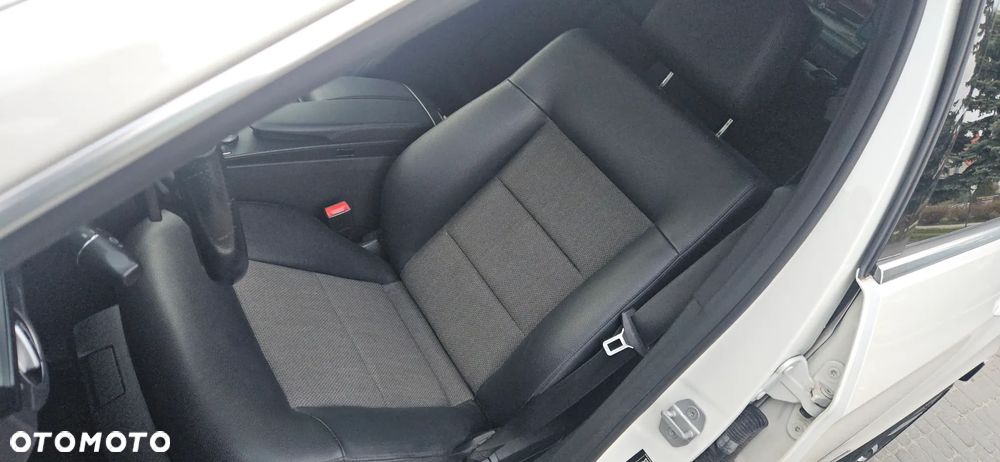 Mercedes-Benz Klasa E - 27