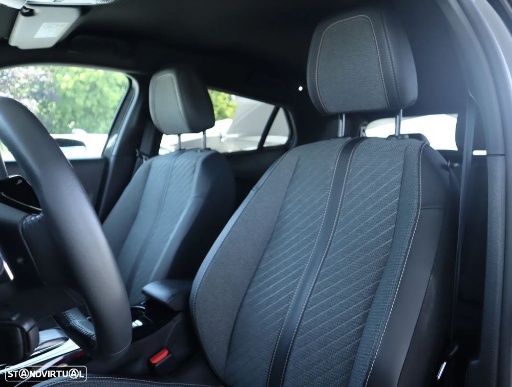 Peugeot 2008 1.2 Hybrid Allure e-DCS6 - 25