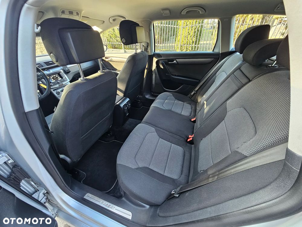 Volkswagen Passat 2.0 TDI BlueMotion Technology Highline - 13