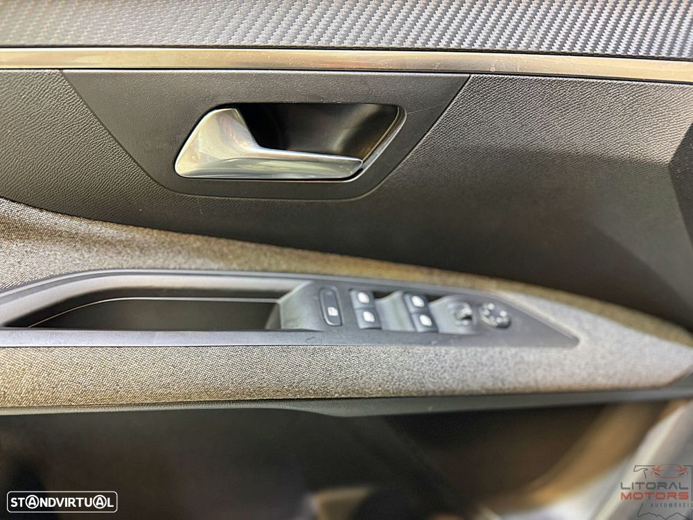 Peugeot 3008 1.2 PureTech Allure EAT8 - 18