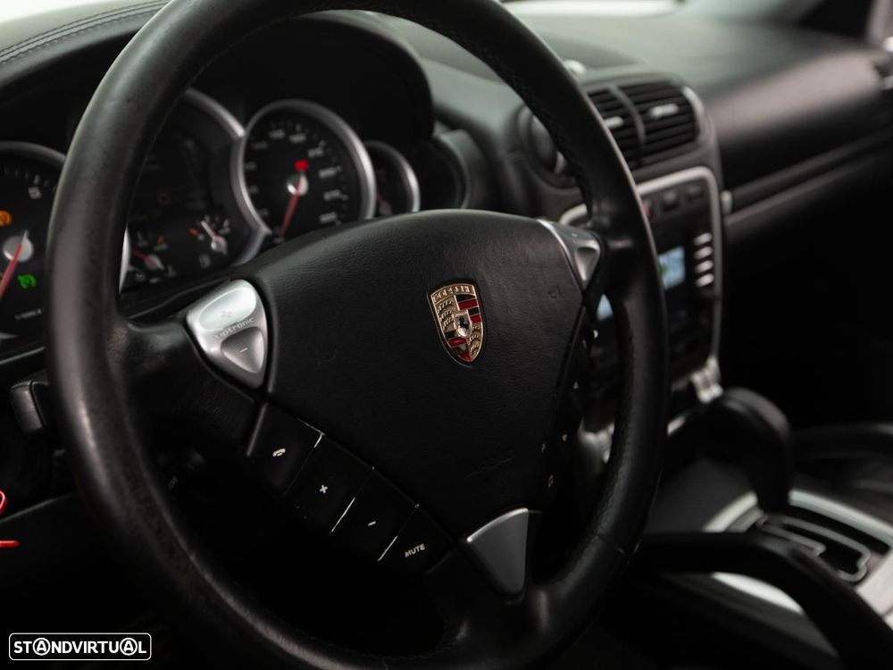 Porsche Cayenne Turbo - 19