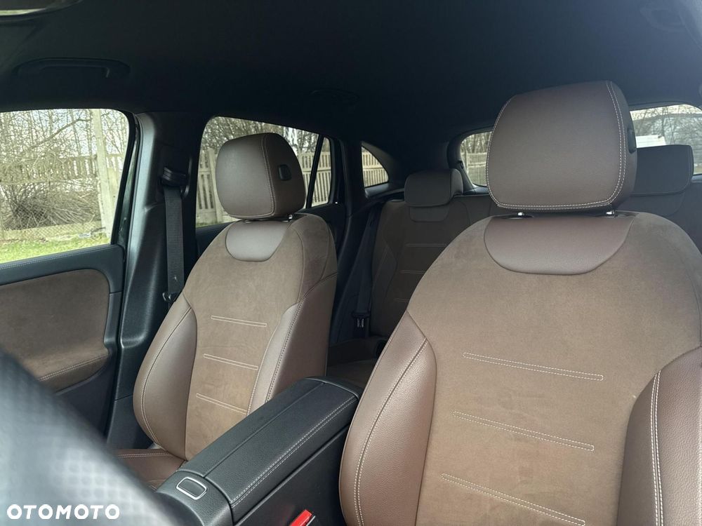 Mercedes-Benz GLA - 13