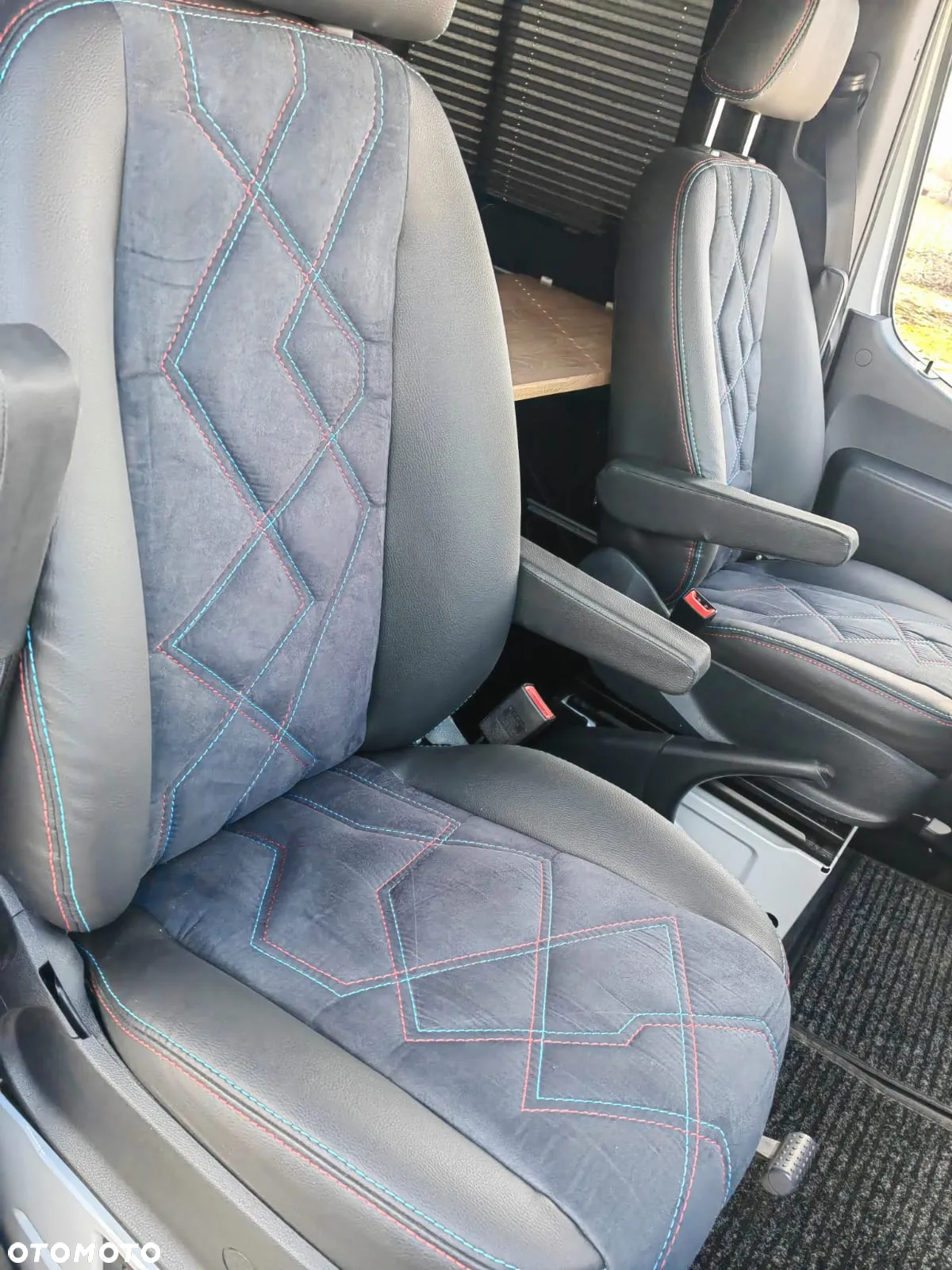 Mercedes-Benz Sprinter Campervan 4 os. Klima Postojowa VIP Napęd przedni - 36