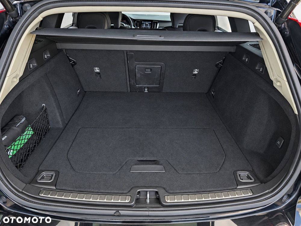 Volvo V60 B3 B Momentum Core - 28