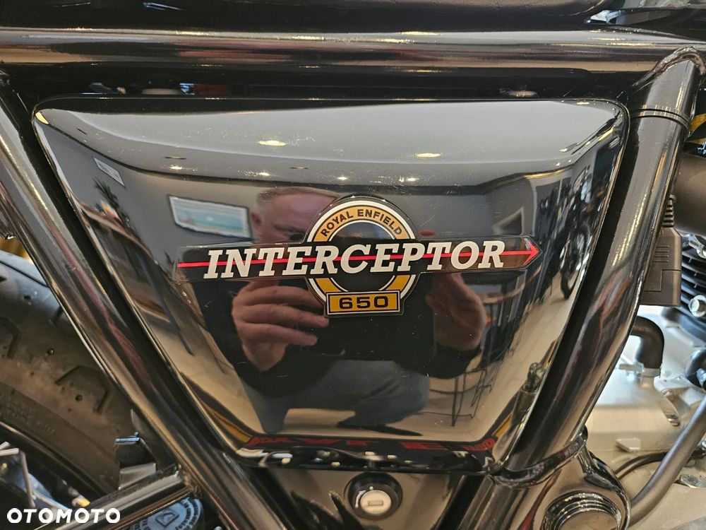 Royal Enfield Interceptor - 17
