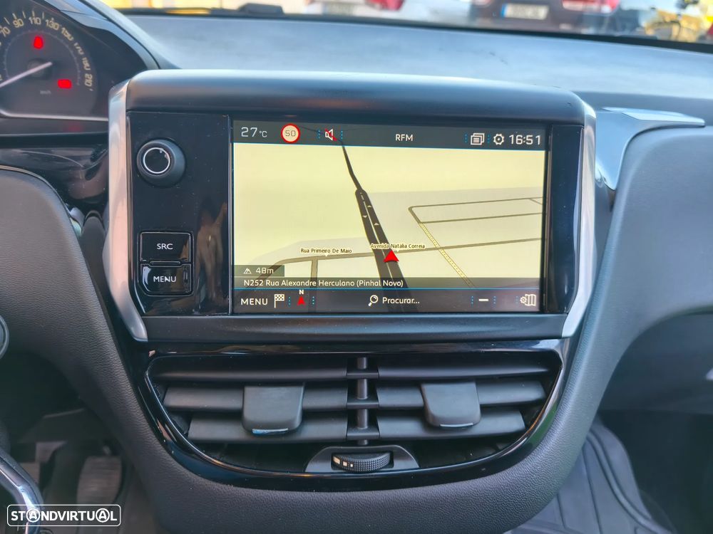 Peugeot 208 1.2 PureTech Signature - 9