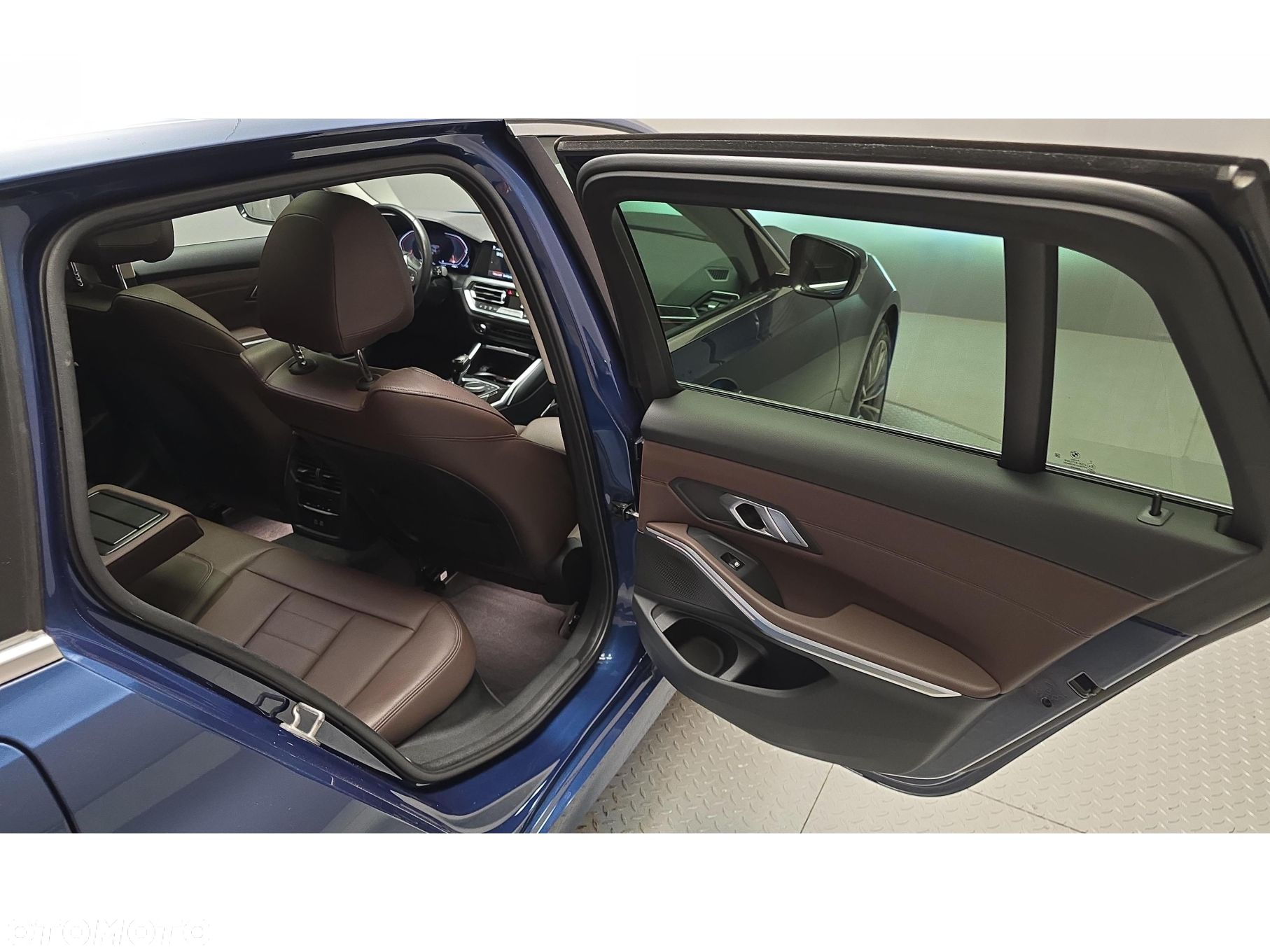 BMW Seria 3 320d xDrive Luxury Line - 29