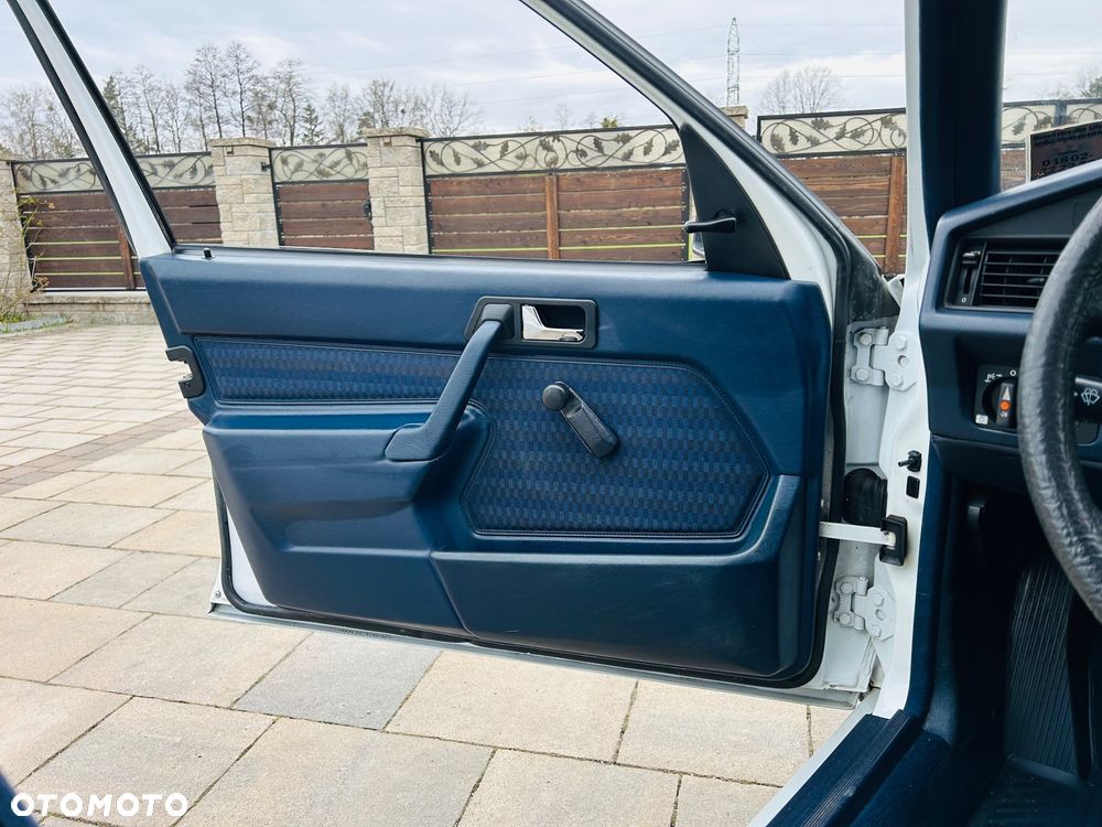 Mercedes-Benz W201 (190) - 20