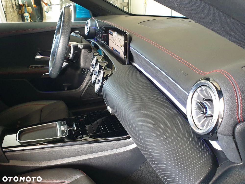 Mercedes-Benz CLA 180 AMG Line 7G-DCT - 28