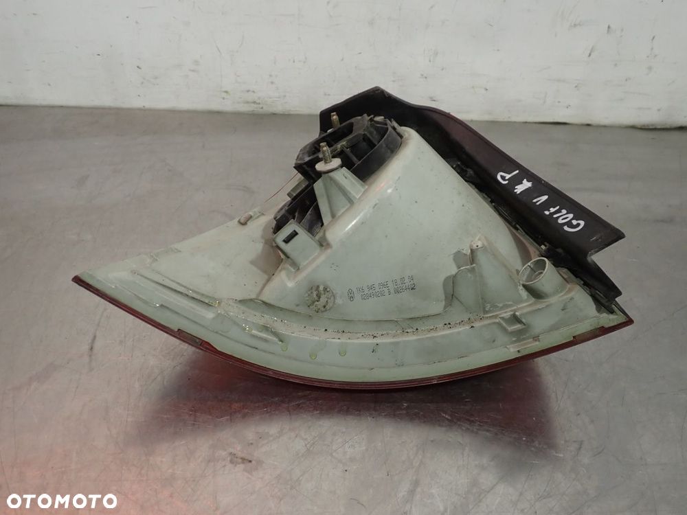 LAMPA PRAWA TYLNA VOLKSWAGEN GOLF V - 6