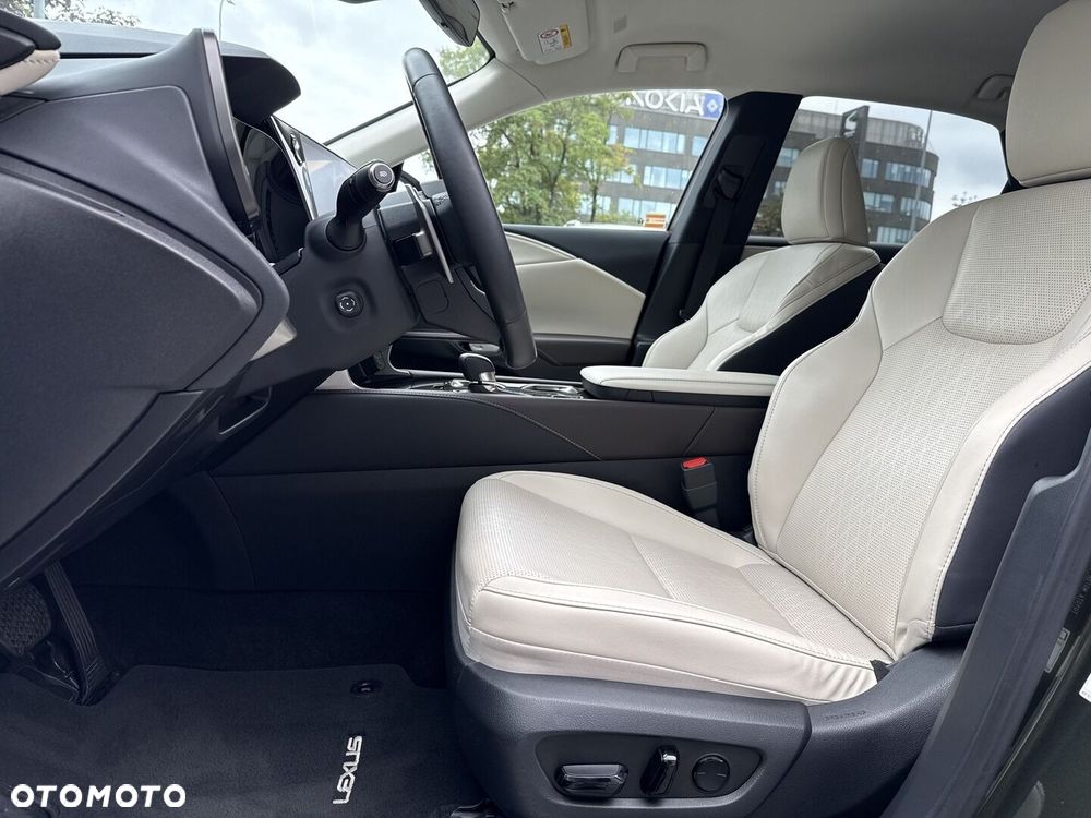 Lexus RX - 16