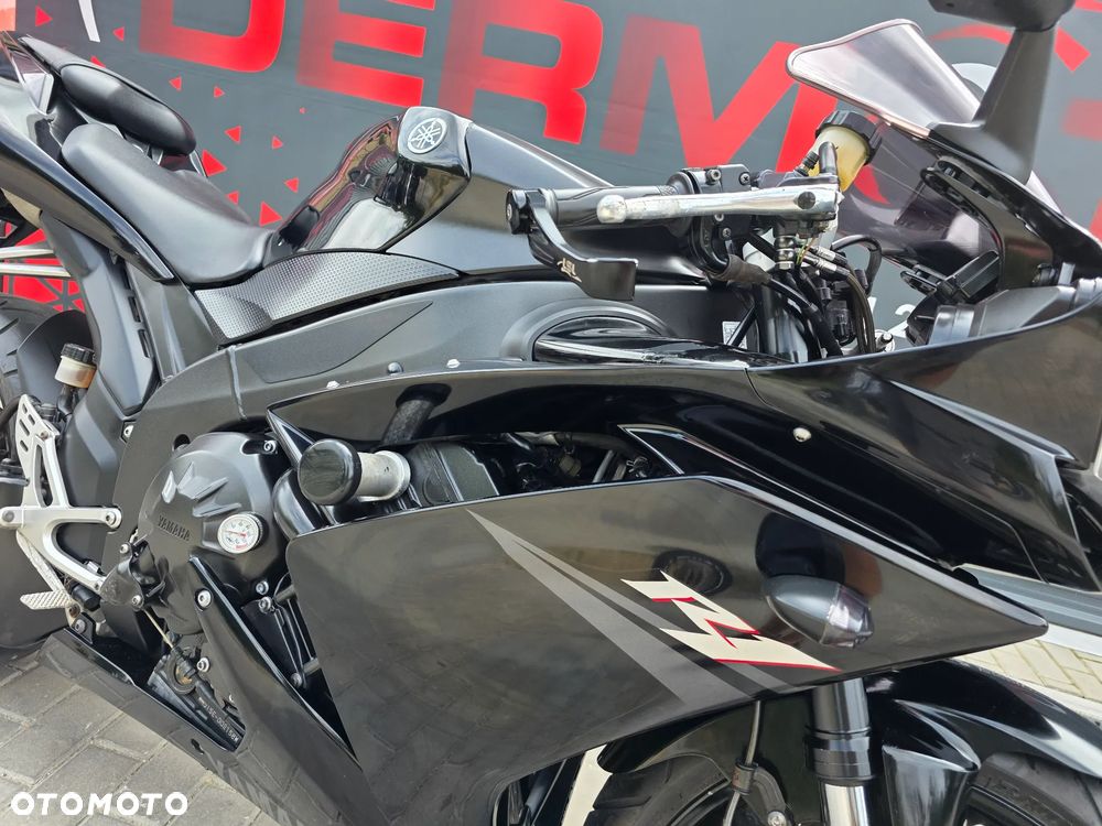 Yamaha R1 - 26
