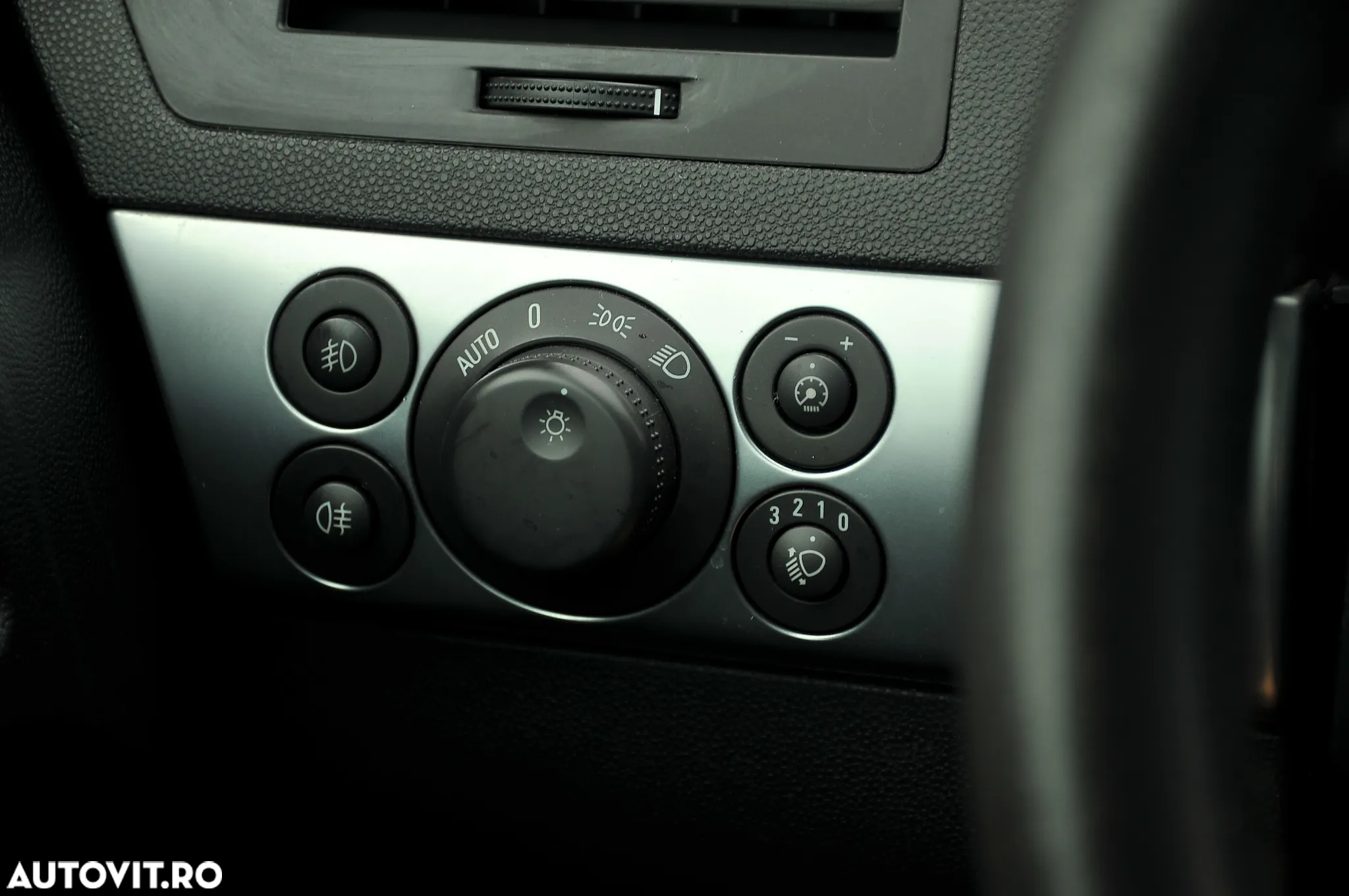 Opel Astra GTC 1.9 CDTI Cosmo - 14