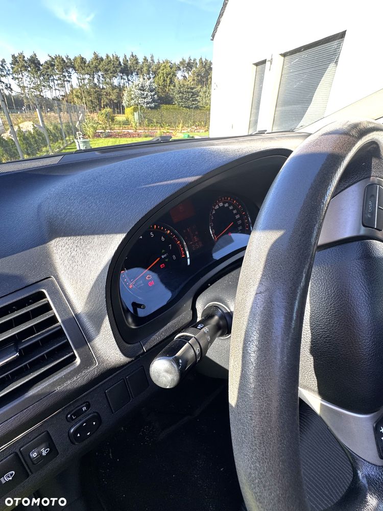 Toyota Avensis - 17