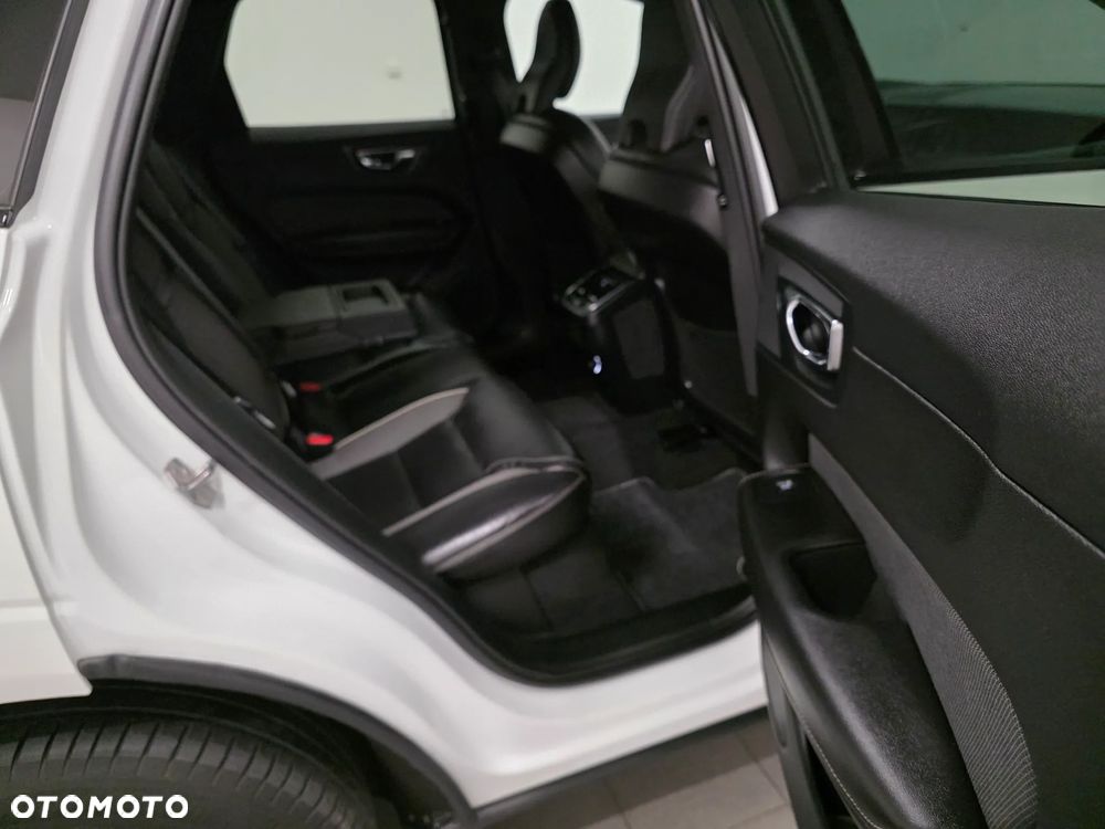 Volvo XC 60 D4 Geartronic RDesign - 32