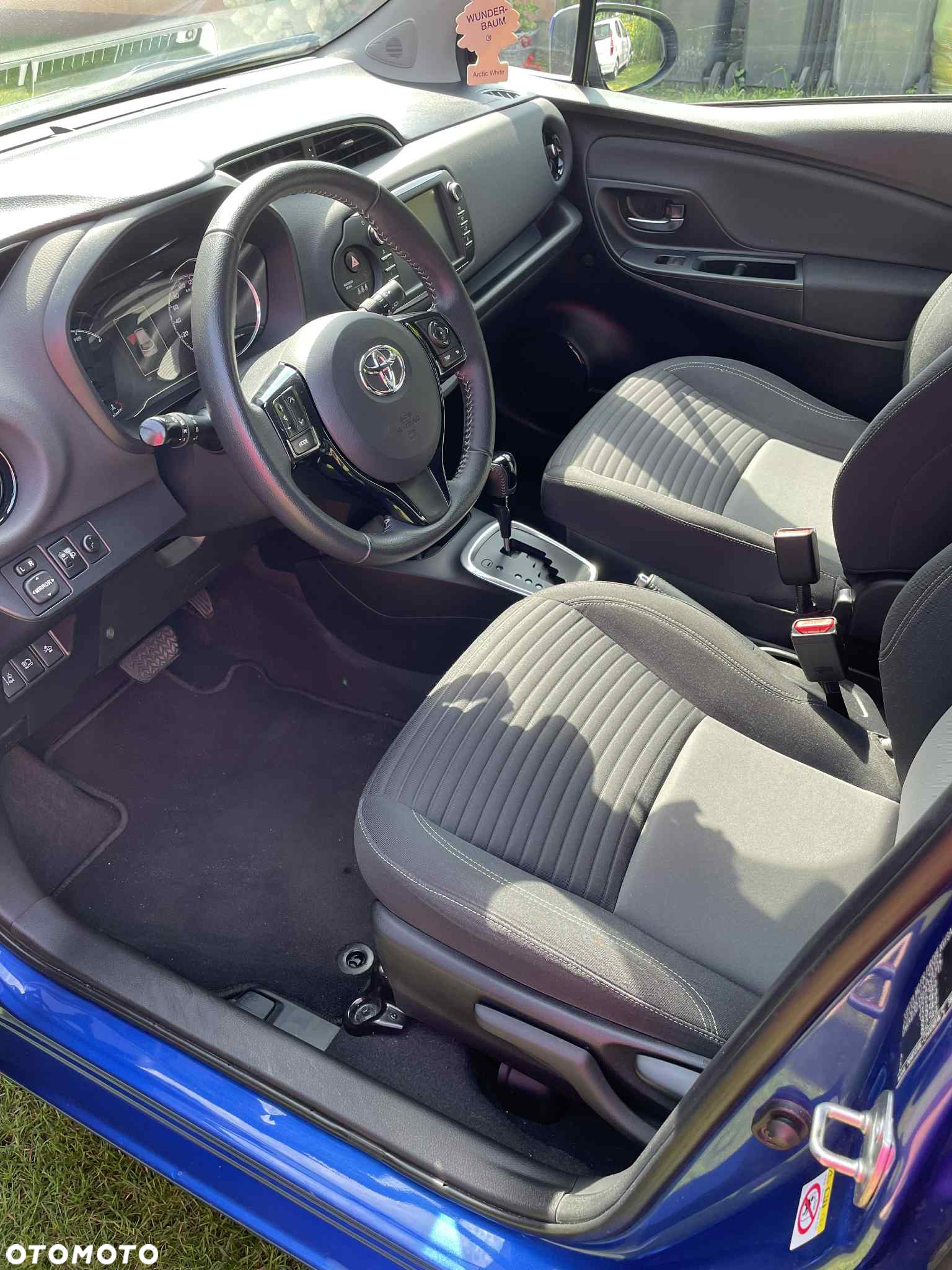 Toyota Yaris Hybrid 100 Premium - 5