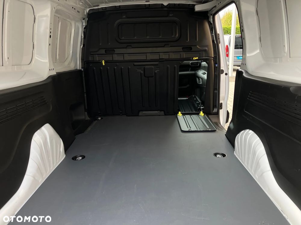Toyota Proace City 1.5 D-4D Long 2,4t Active - 10