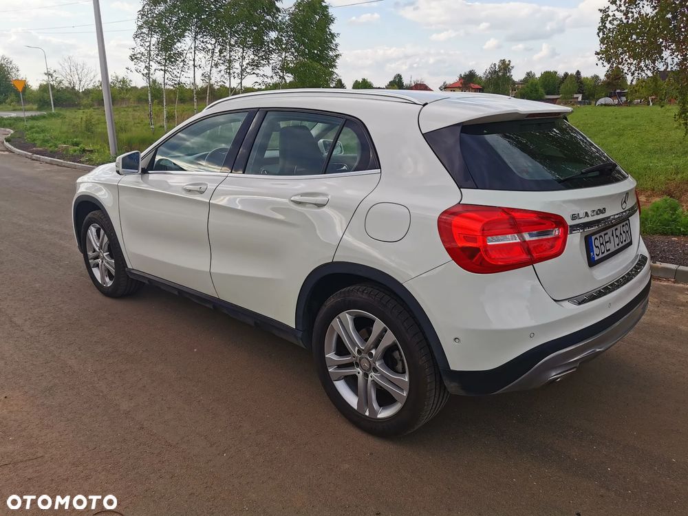 Mercedes-Benz GLA - 2
