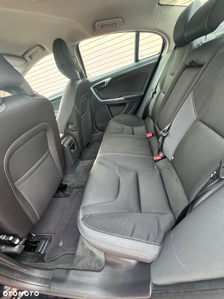 Volvo S60 D3 Edition - 11