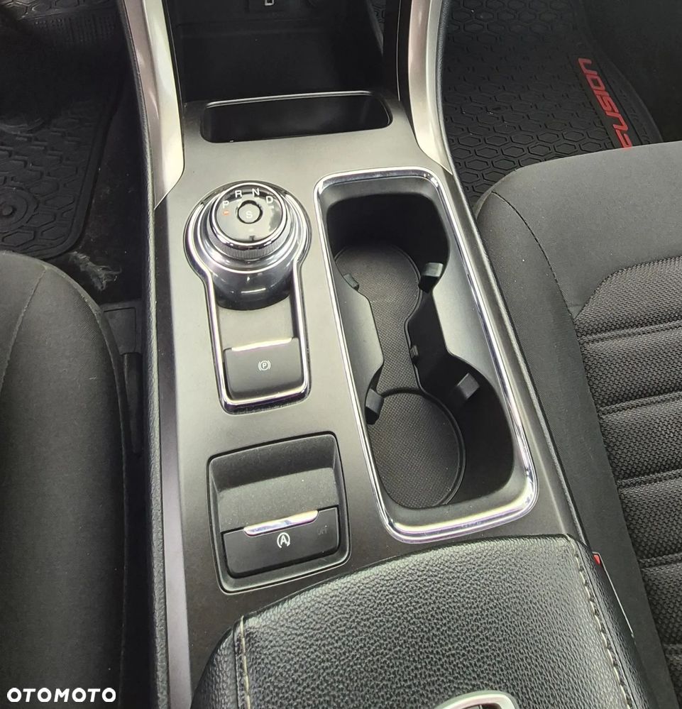 Ford Fusion - 11