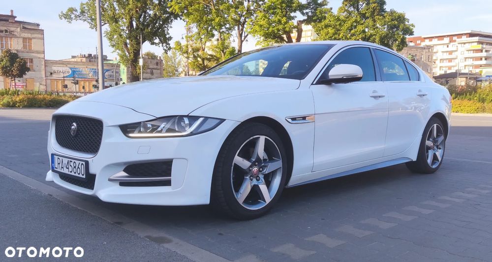 Jaguar XE 20d R-Sport - 4
