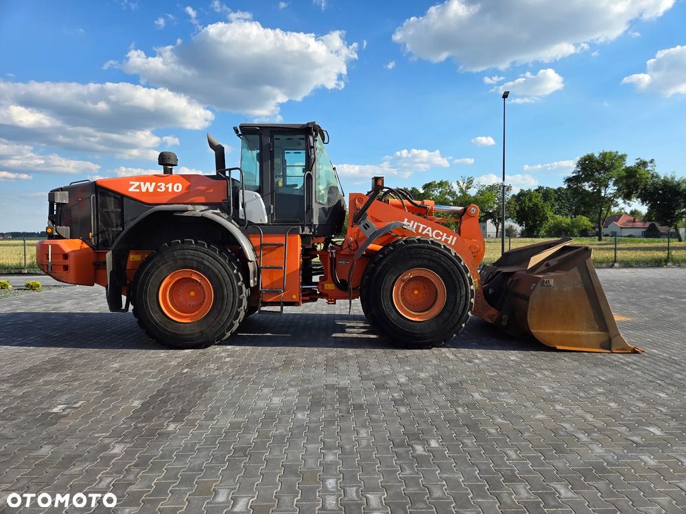Hitachi ZW 310 / z Niemiec / stan idealny / - 4