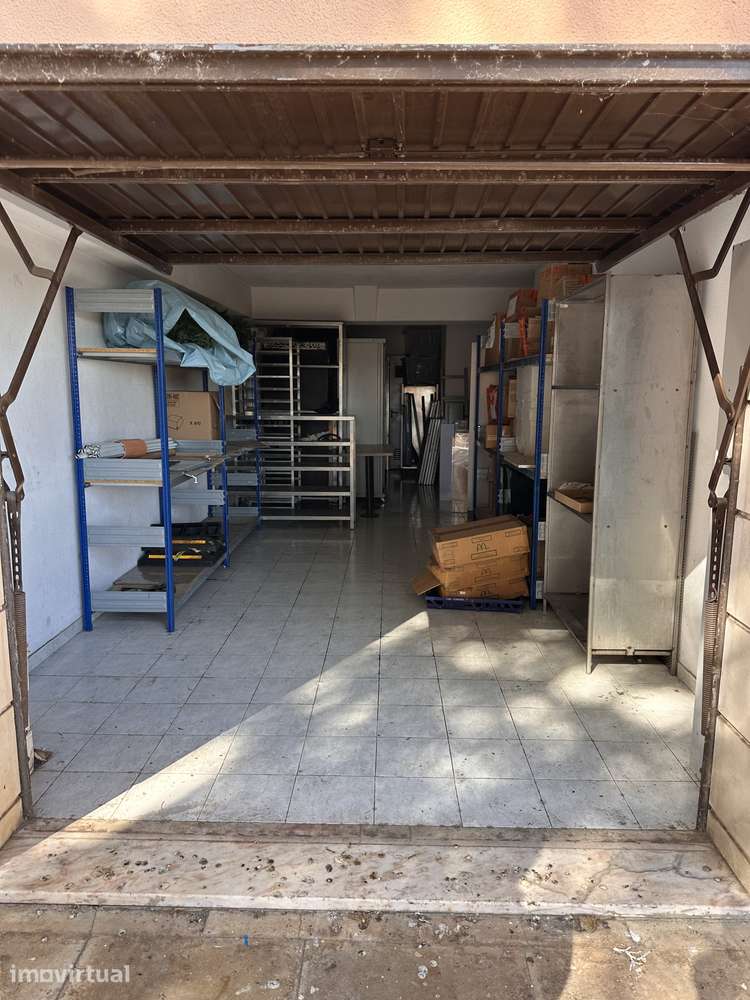 Garagem 32 m² com acesso direto à rua, São Marcos (Cacém) - Grande imagem: 4/5