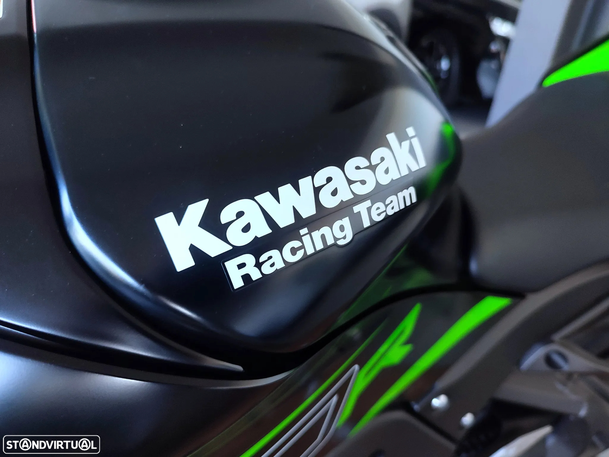 Kawasaki ZXR ZX-10R - 12