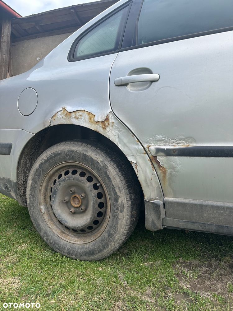 Volkswagen Passat 1.6 - 10