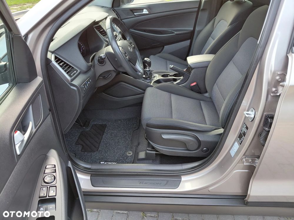 Hyundai Tucson 2.0 CRDI BlueDrive Style 2WD - 27