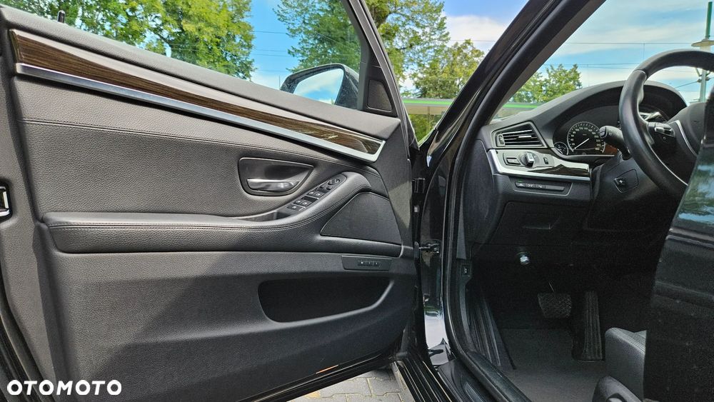 BMW Seria 5 525d Touring Luxury Line - 16