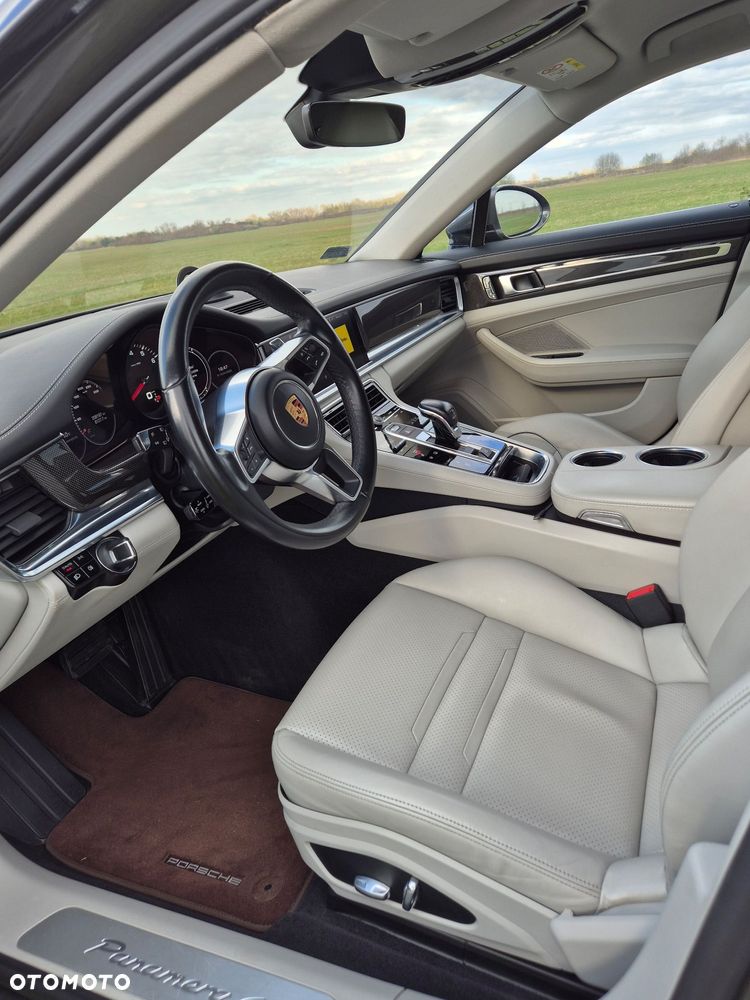 Porsche Panamera 4 - 9
