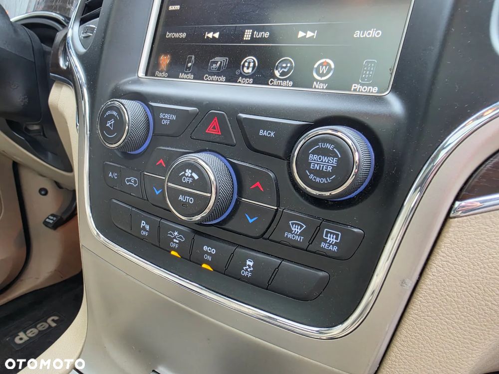 Jeep Grand Cherokee - 30