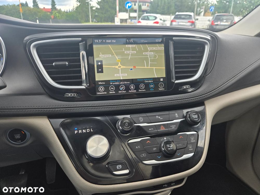 Chrysler Pacifica - 22