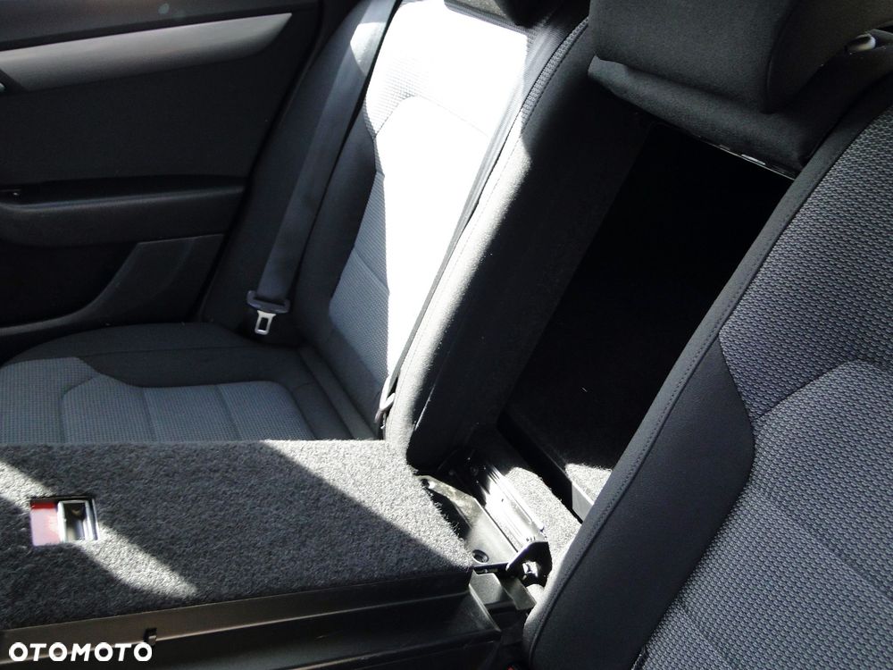 Volkswagen Passat 2.0 TDI Comfortline - 13