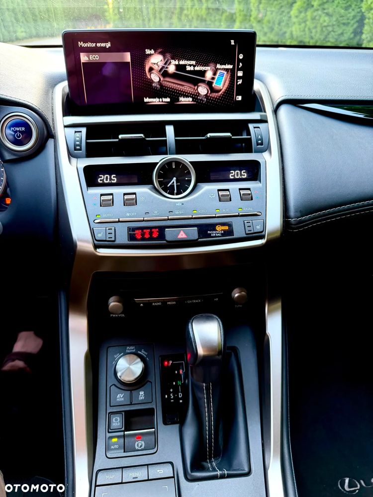 Lexus NX 300h Business Edition AWD - 17