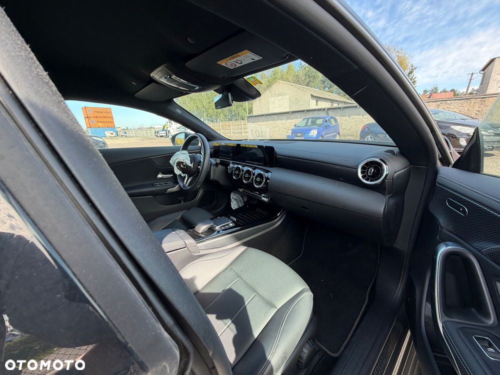 Mercedes-Benz CLA 250 e 8G-DCT Special Edition - 17