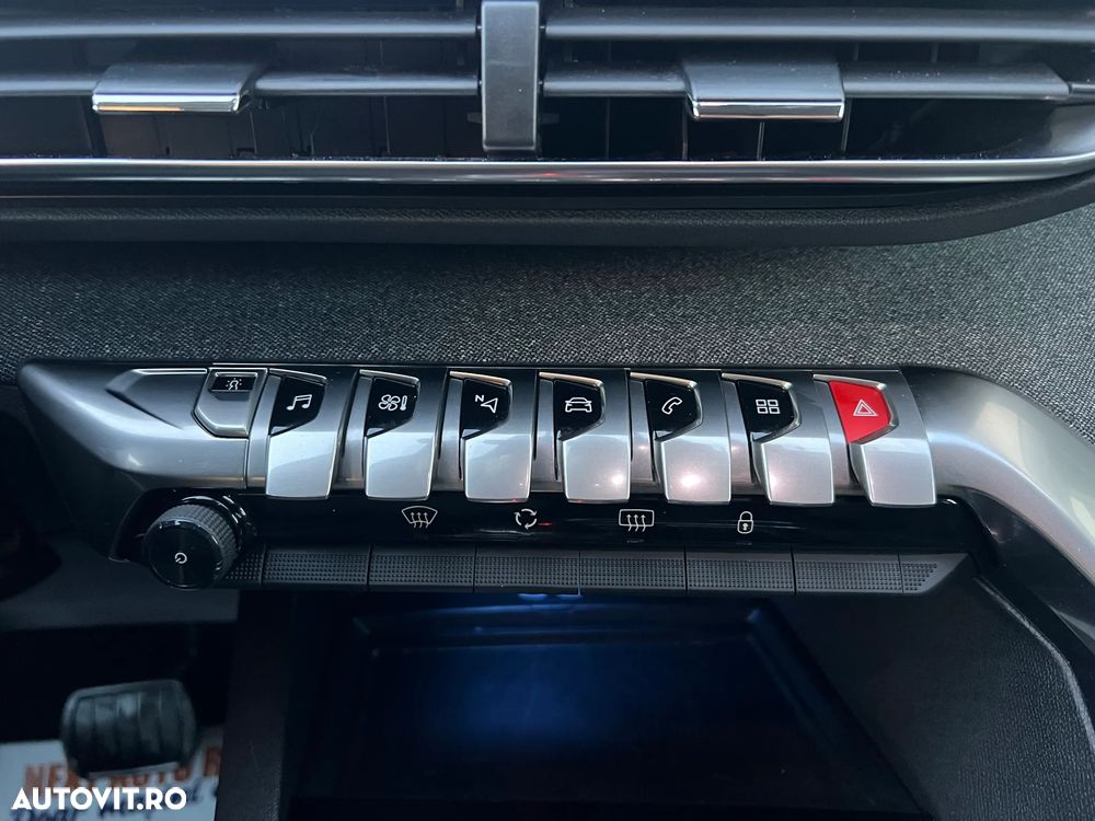 Peugeot 3008 1.2 PureTech 130 EAT8 GT - 13