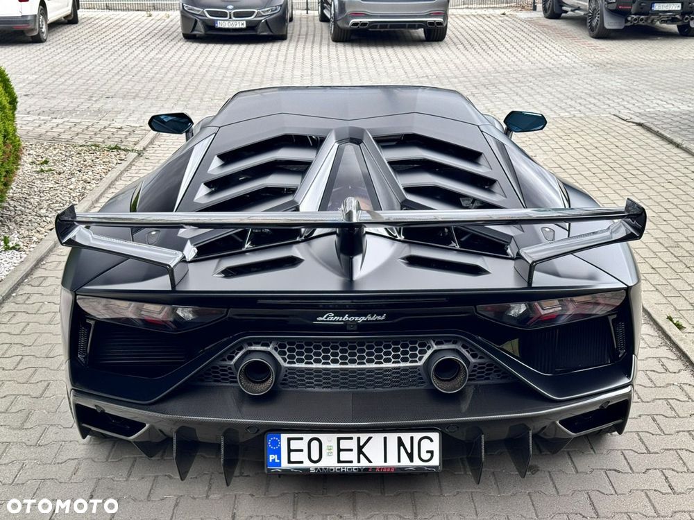 Lamborghini Aventador - 7