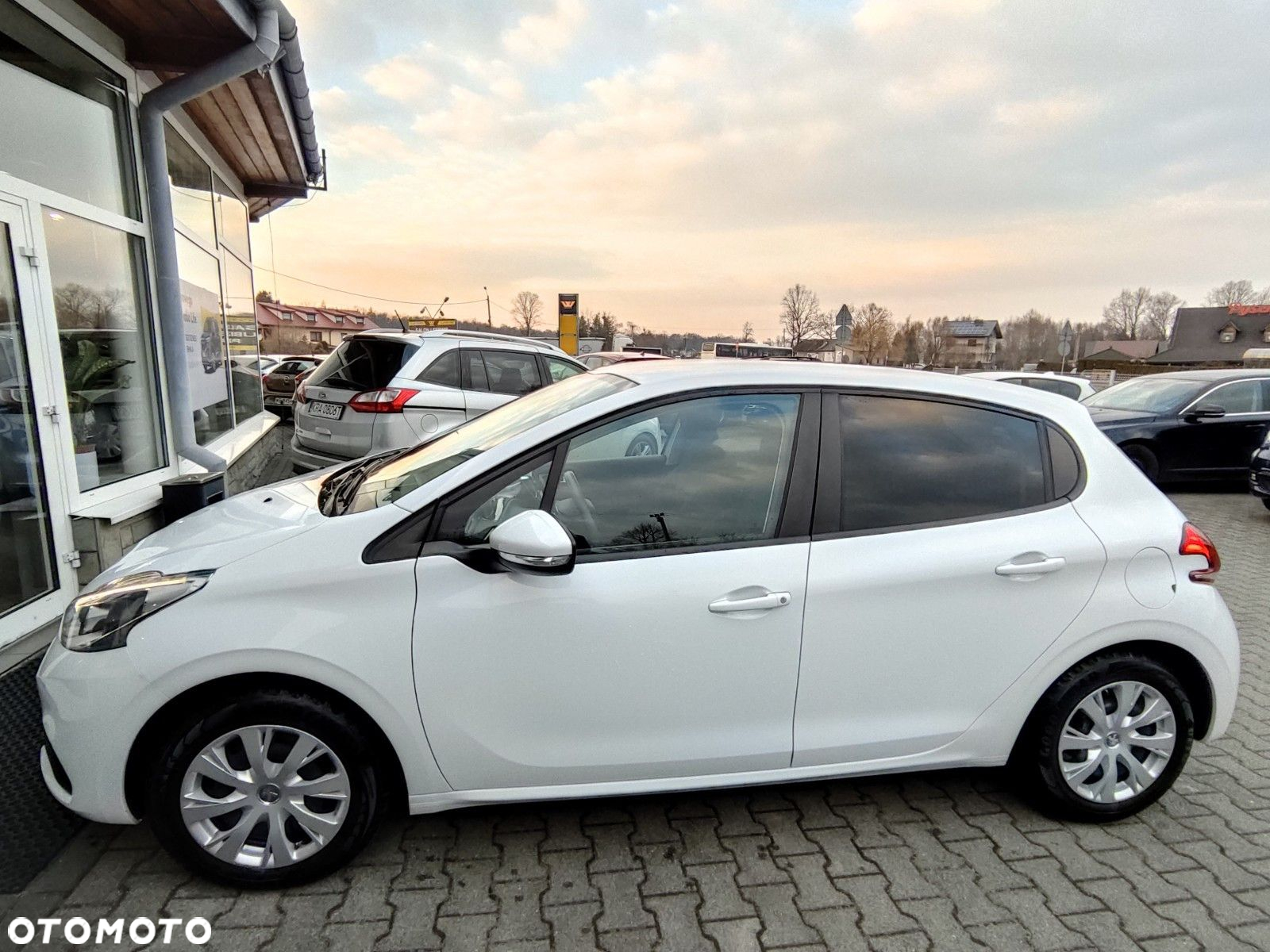 Peugeot 208 1.2 PureTech GPF Allure S&S - 4
