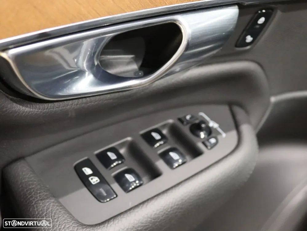 Volvo XC 90 2.0 B5 Inscription AWD - 31
