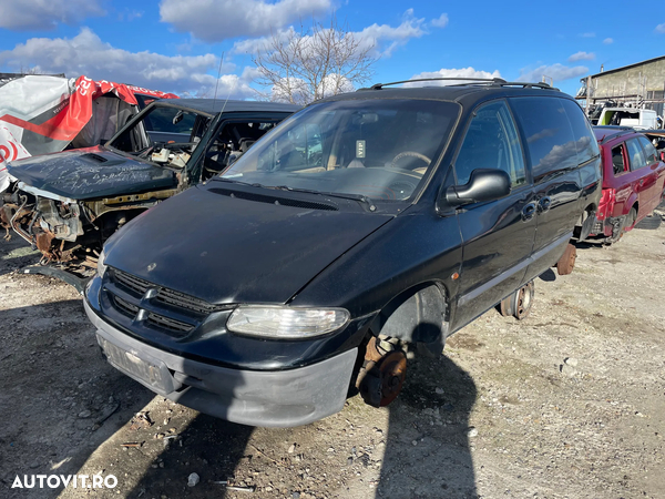 Dezmembrez piese Chrysler Voyager