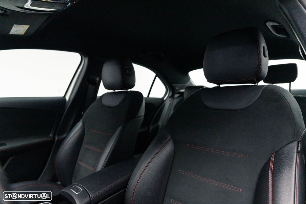 Mercedes-Benz A 250 Limousine e AMG Line - 19
