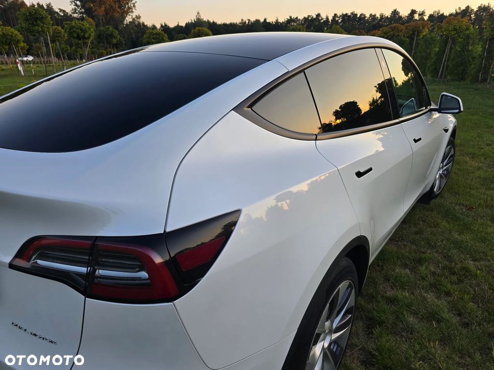 Tesla Model Y - 3