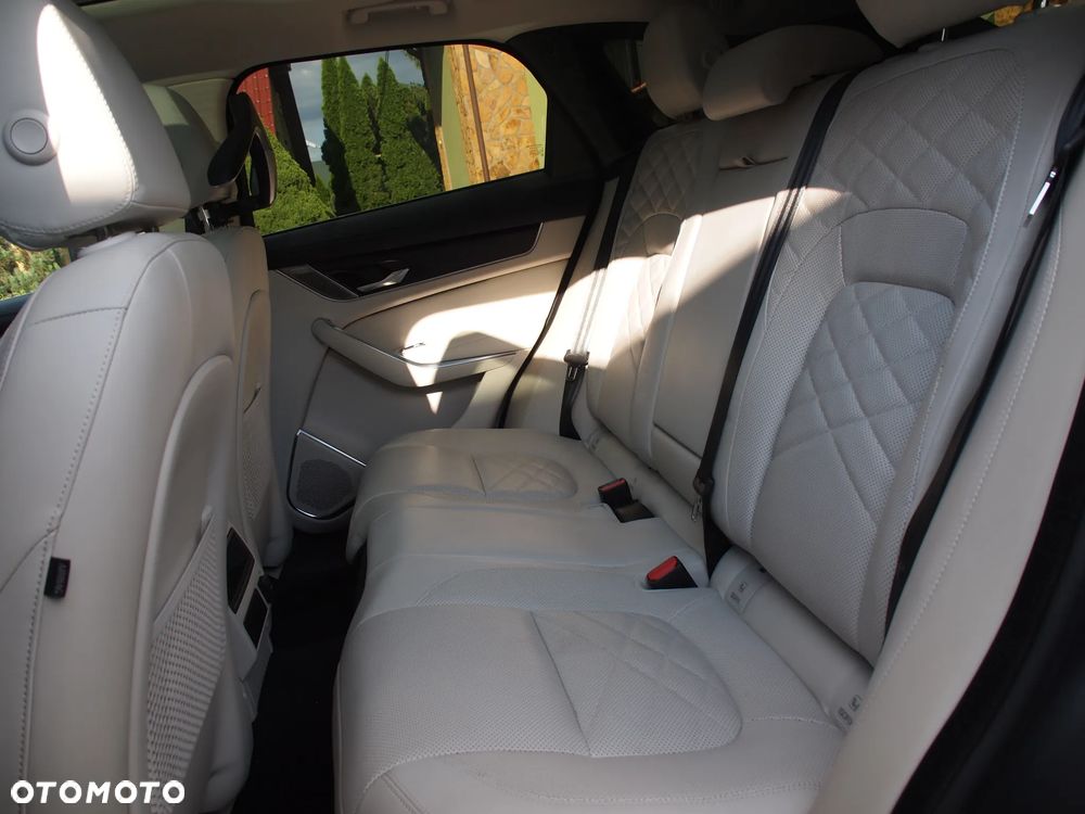 Jaguar F-Pace P250 AWD - 31