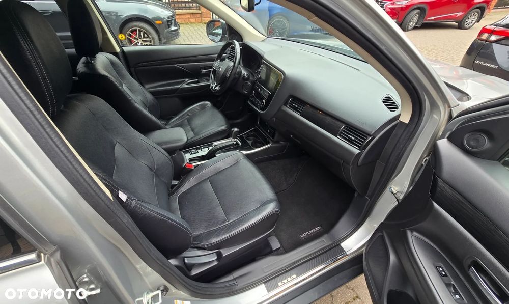 Mitsubishi Outlander - 13